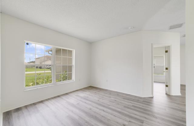 566 Hummingbird Ct Gallery 4
