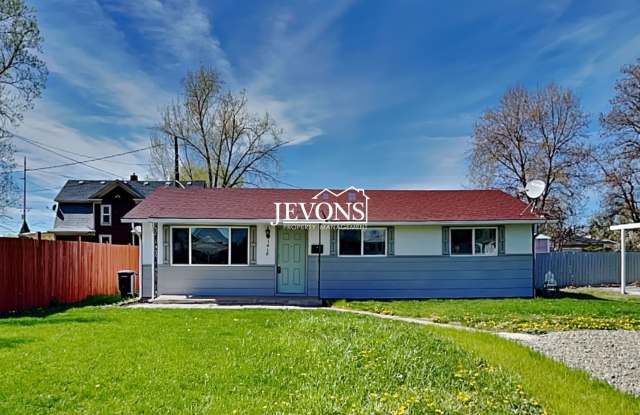 $250 Off First Month's Rent! Easy access to Nob Hill Blvd, 16th Ave, and Summitview Ave for commuting across Yakima photos photos