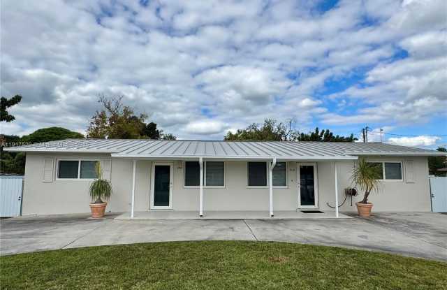 8101 SW 4th St - 8101 Southwest 4th Street, Fountainebleau, FL 33144