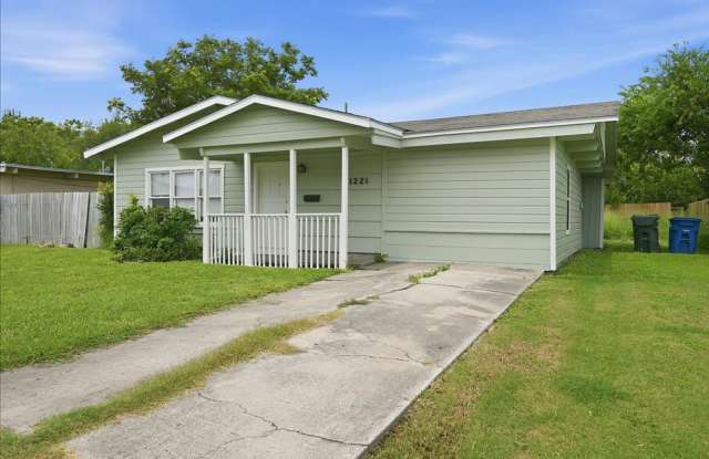 Updated 4-Bedroom Home for Rent in South Side Corpus Christi Gallery 3