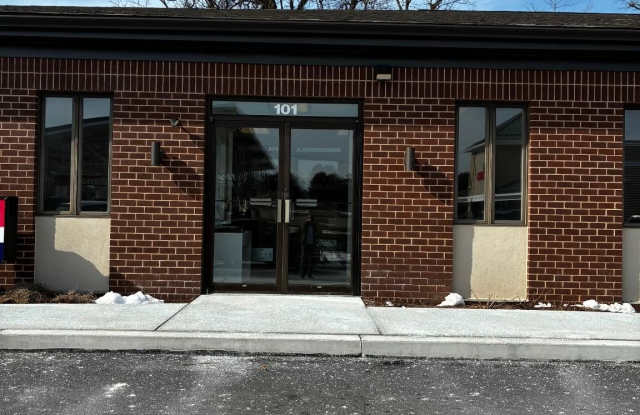403 W LINCOLN Highway Gallery 4