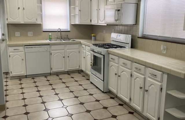1117 Ellsworth Ave - 1117 Ellsworth Avenue, Columbus, OH 43206