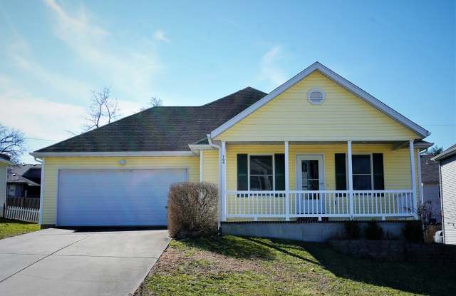 704 East Street Charles - 704 East Saint Charles, Ozark, MO 65721