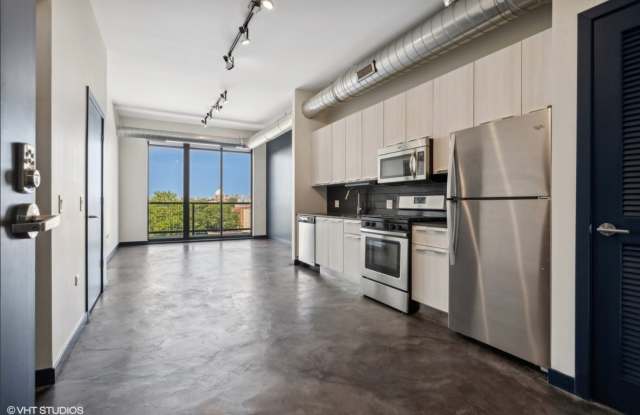 1645 N Milwaukee Ave photos photos