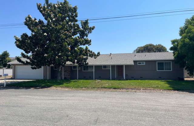 Spacious 3 Bedroom + Office Ranch-Style Home photos photos
