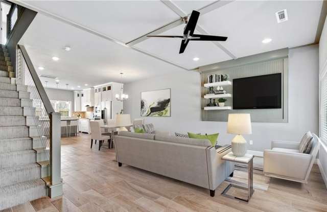 404 NW Retreat Lane Gallery 2