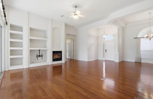 215 W Mickey Mantle Path Gallery 3