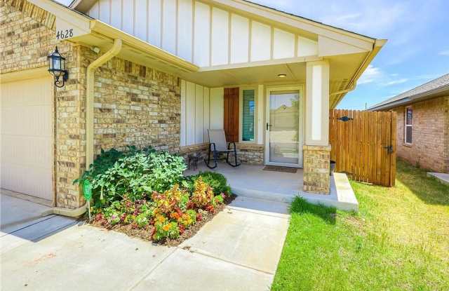 3BD/2BTH Home Minutes from the Highway! Gallery 3
