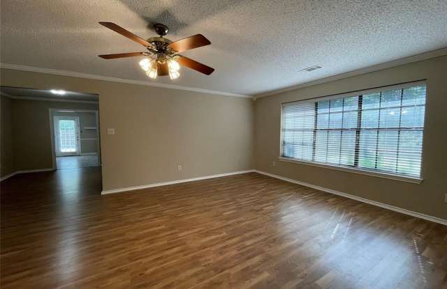 4605 LAKE HILL Drive Gallery 4