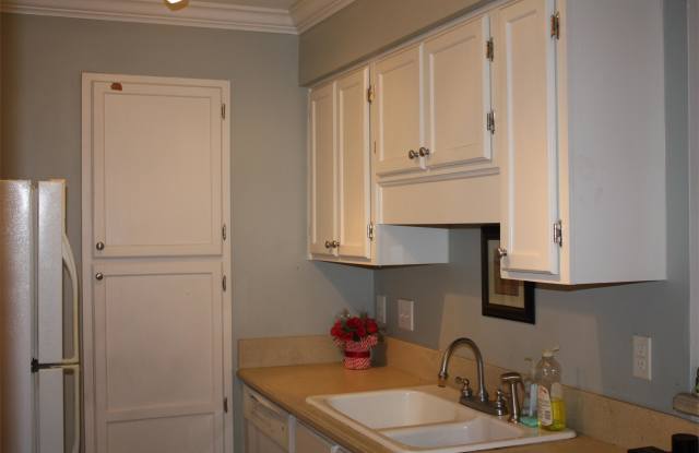 1112 Pine Heights Drive Northeast - 1 Gallery 2