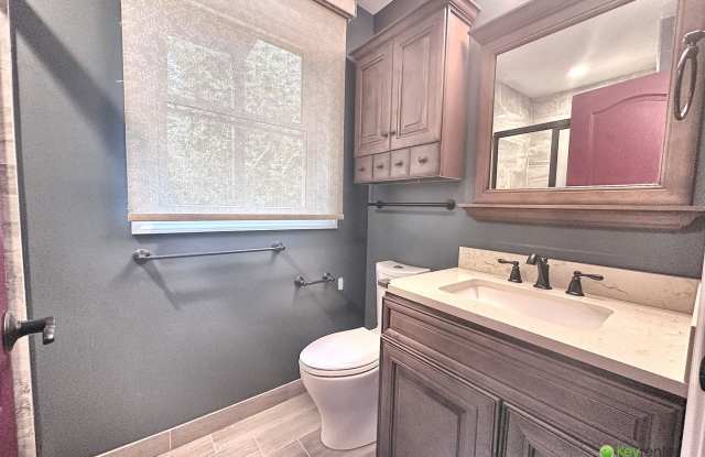 Spacious 4-Bedroom Home on Quiet Cul-de-Sac in Naperville! Gallery 3