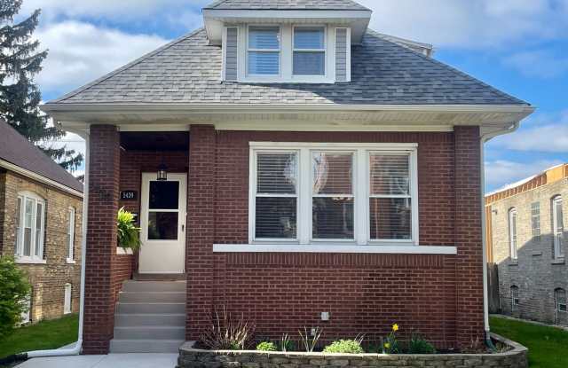 Large Rehabbed Portage Park Bungalow With Oversized Back Yard Oasis photos photos