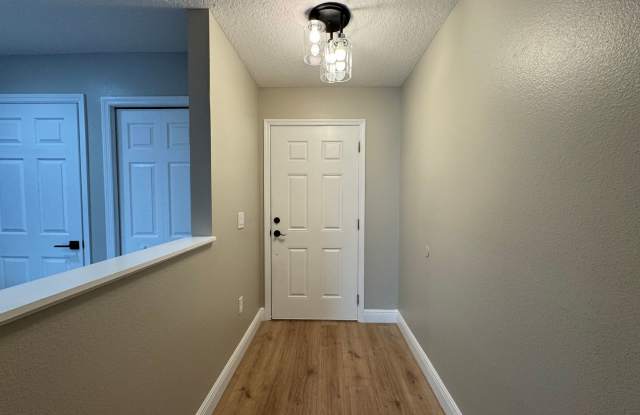 Fully Renovated Townhome | Modern Quartz Kitchen + New Baths & Flooring! Gallery 3