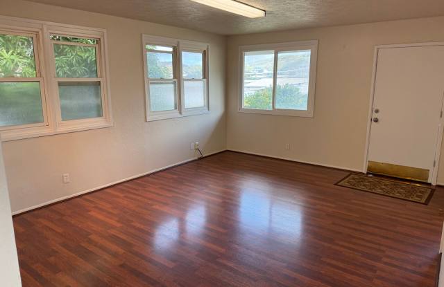 Hawaii Kai, Upstairs duplex, small 3 bedroom, 1 bath newly renovated duplex unit, No pets photos photos