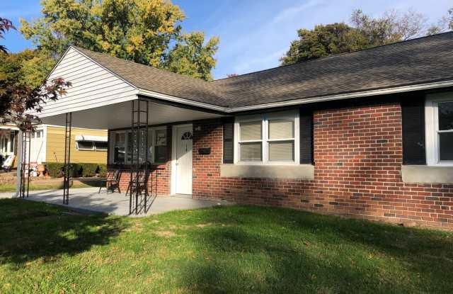 Recently Renovated 3 Bedroom Home! Very Spacious Living Area!! Master Bedroom with 1/2 Bath! Lots of Light!! photos photos