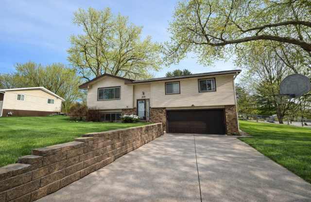 Great 3bed 2bath Single Family Home in Prime Eden Prairie Neighborhood photos photos