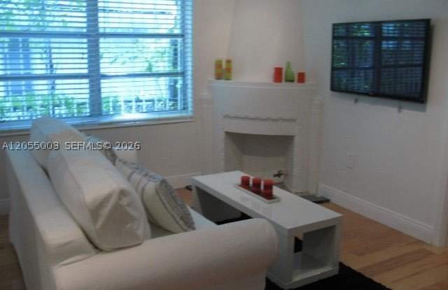 1525 Meridian Ave Gallery 1