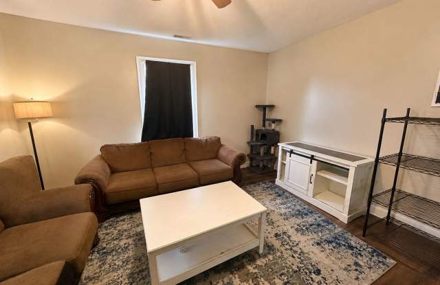 643 Golfview Drive | 4 BED • 2 BATH • CAMPUS RENTAL Gallery 3