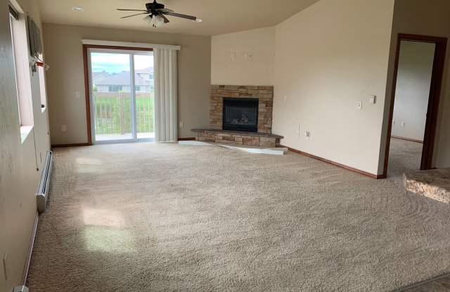 2 Bedroom, 2 bathroom apartment IMMEDIATE MOVE IN photos photos