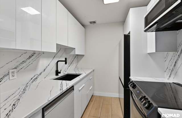 Beautifully Updated 2BR Condo with Private Patio + Washer/Dryer - 91 Presidential Drive, Englewood, NJ 07631