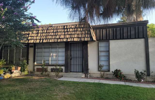 SW-2 bedroom- 1.5bath with 2 car garage Condo photos photos