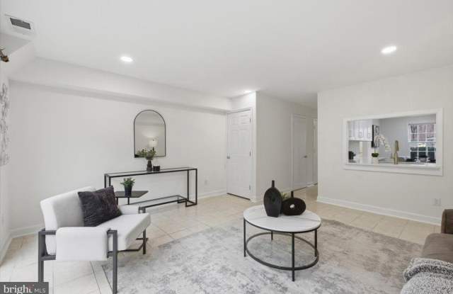 8141 KINGSWAY Court Gallery 3