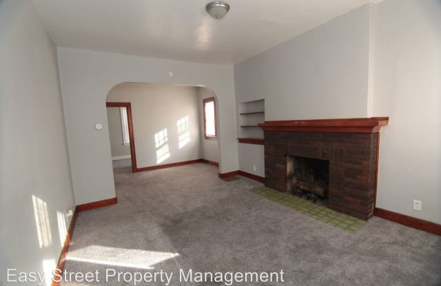 722 Market St - 722 Market Street, Burlington, IA 52601