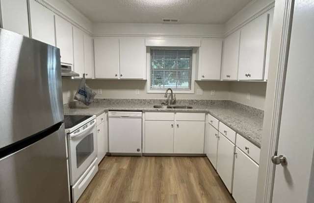 NEWLY RENOVATED- SHAW AFB-3 Bedroom, 2 Bathroom-APPLICATION FEE WAIVED FOR ACTIVE DUTY MILITARY Gallery 3