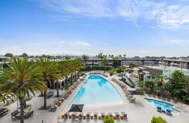 Eight 80 Newport Beach Gallery 2