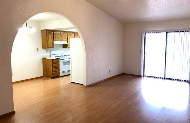 Cute 2 Bedroom Home w/ Garage Near Golf Course! - 1812 Hope Avenue, Kingman, AZ 86401