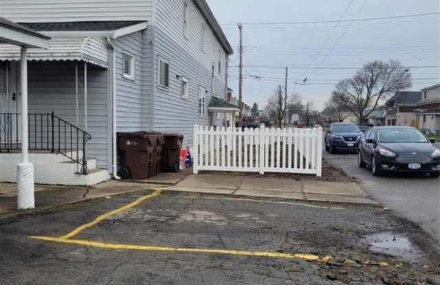 369 Reiman St (lower middle) Gallery 4
