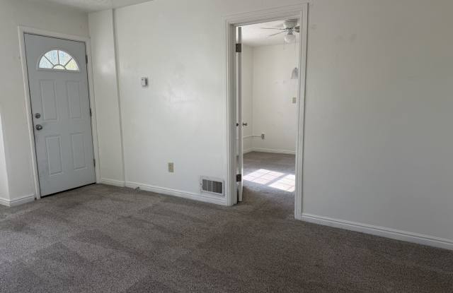 980 Iona Street - 2 Gallery 4