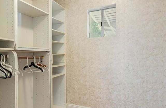 5049 Hesperia Avenue photos photos
