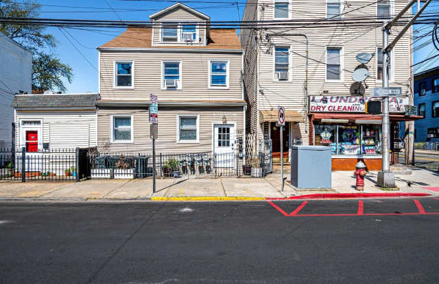 52 BEACON AVE - 52 Beacon Avenue, Jersey City, NJ 07306