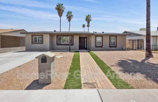 2241 W Hartford Ave photos photos