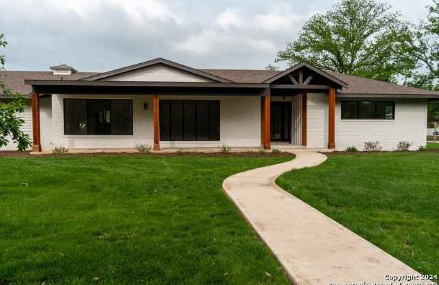 320 LOUISE Gallery 2