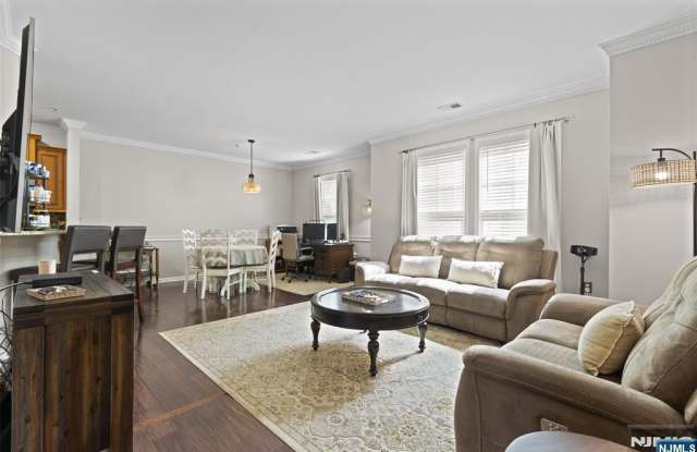 407 River Place Gallery 4