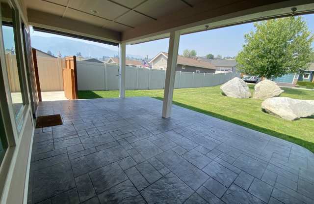 3-bedroom, 1.75 Bath Home in the Village Gallery 4