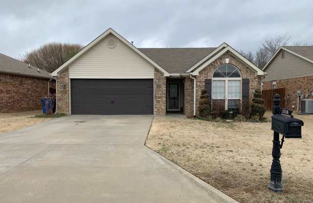 Beautiful Brick 3 Bed 2 Bath for Rent in Fort Smith! photos photos