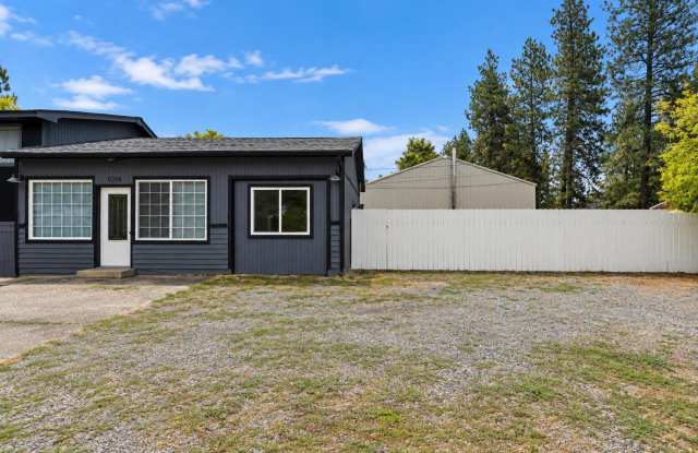 1 bed 1 bath Apartment with yard Gallery 1