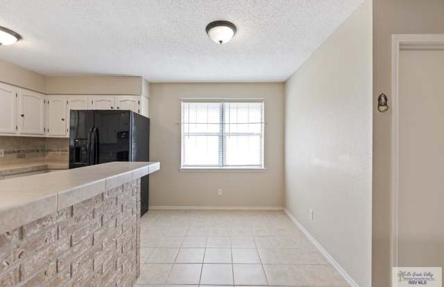 1317 S WILLOW Gallery 4