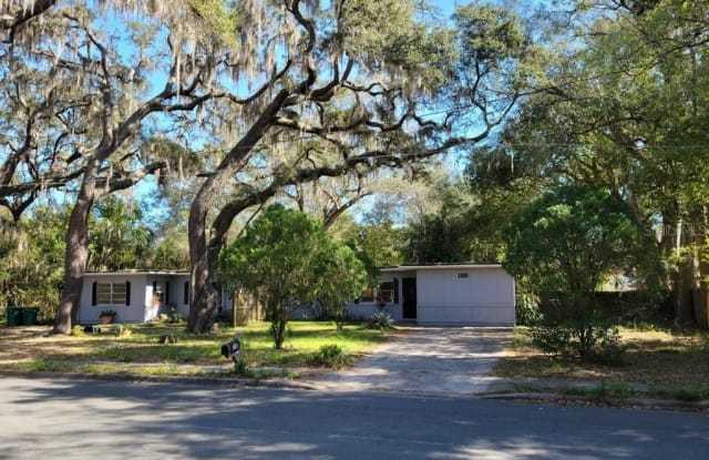 1150 N CLAYTON STREET - 1150 North Clayton Street, Mount Dora, FL 32757