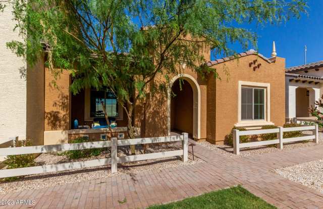 1500 E WAHALLA Lane Gallery 1
