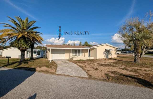 SPECIAL OFFER: $250 off 2nd months rent*, 2/2/1 RENOVATED baths  kitchen, NEW lvp flooring and a OVERSIZED lanai! - 3244 Winder Drive, Beacon Square, FL 34691