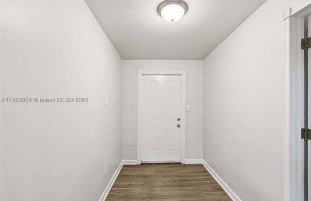 6546 SW 21ST Street Gallery 1