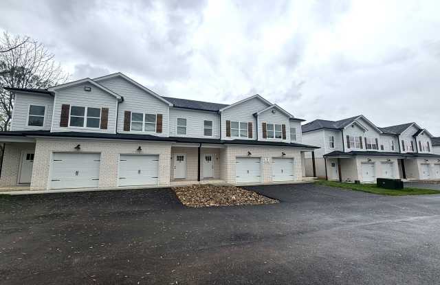 2 Bed/2.5 Bath Townhome with Garage (Trash Included) photos photos