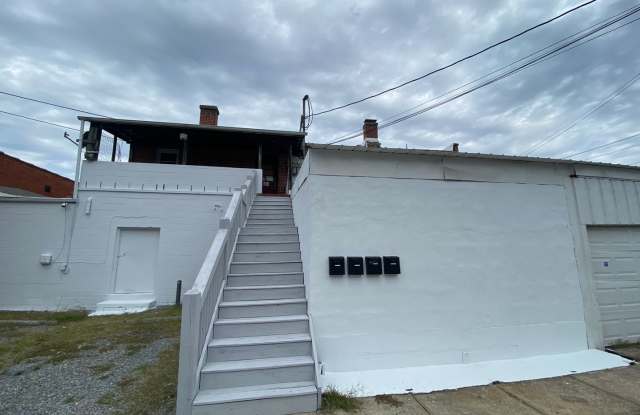 Walking distance to everything in Altavista! Right in the heart of Altavista on Main St! photos photos