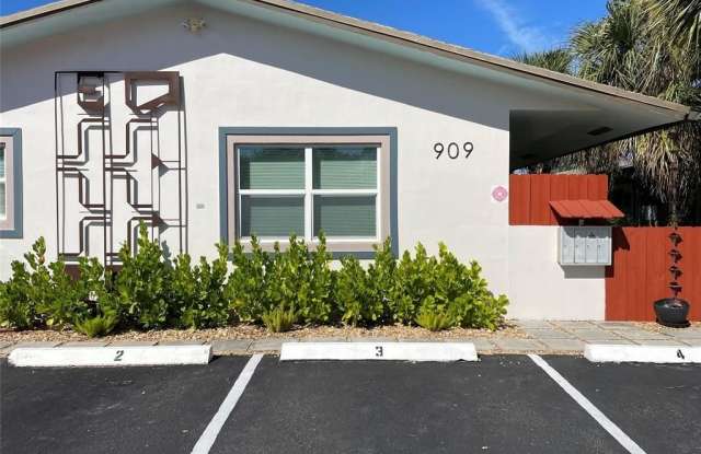 909 NE 23rd Dr - 909 Northeast 23rd Drive, Wilton Manors, FL 33305 909 NE 23rd Dr - 909 Northeast 23rd Drive, Wilton Manors, FL 33305