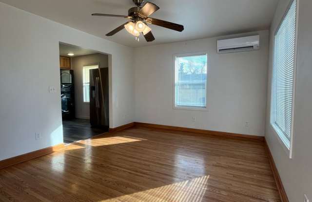 Newly Remolded 2-Bed 1- Bath home Gallery 3