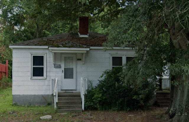 1 Bedroom 1 Bathroom Duplex! - 905 Hackett Street, Greensboro, NC 27401